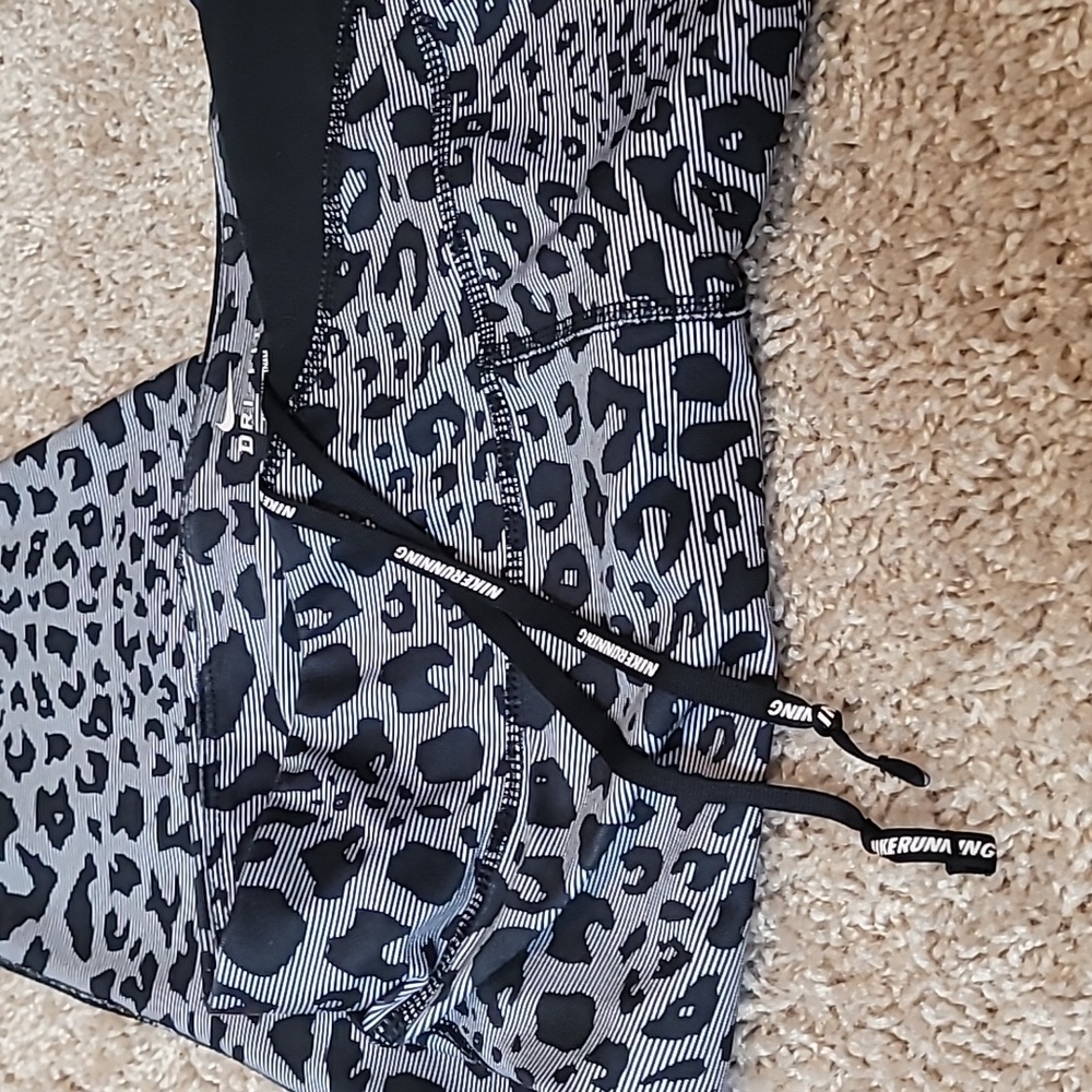 Nike Running legging crop pant workout grey black animal print womens small - Picture 10 of 10